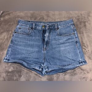 American Eagle women’s denim shorts